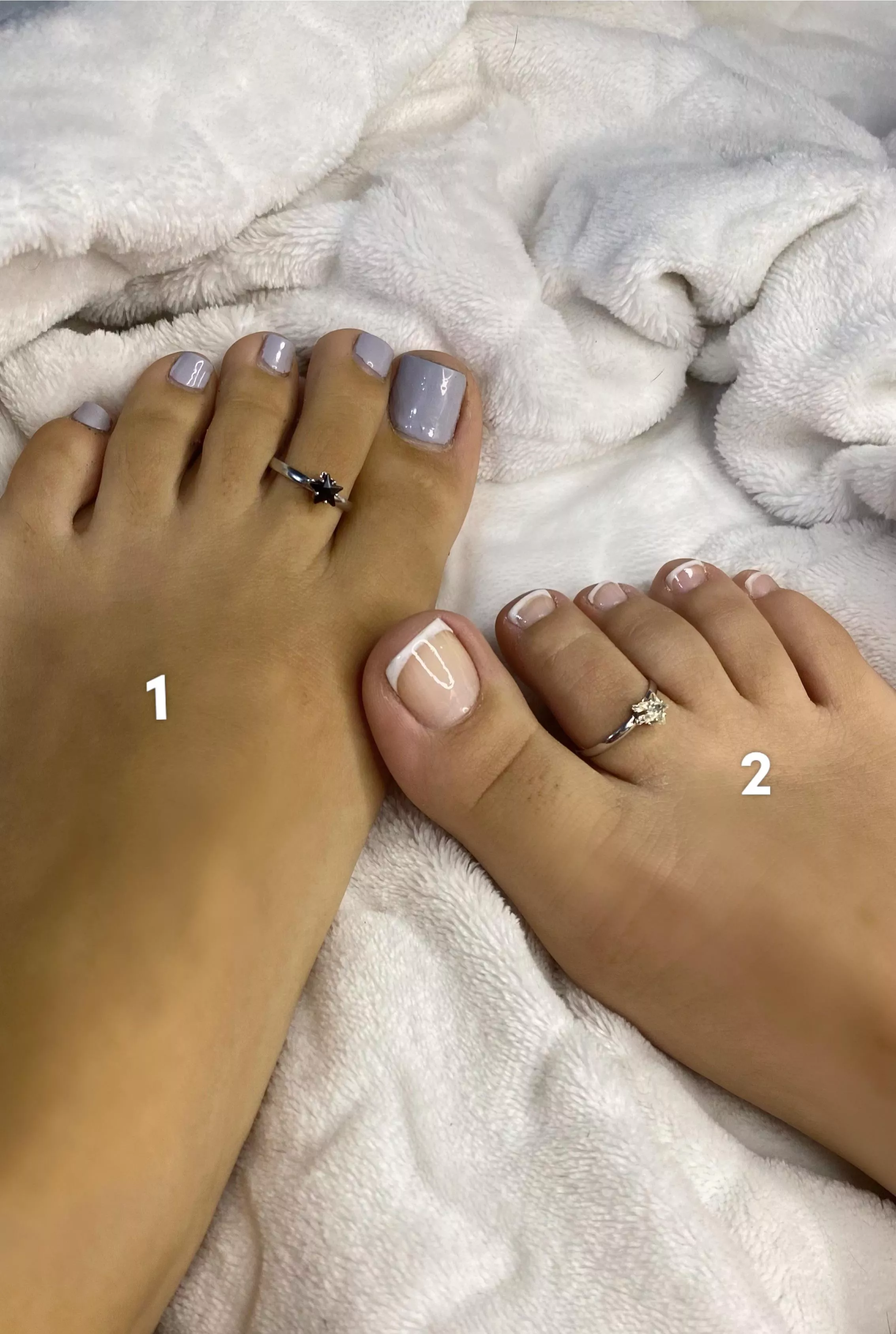 My sister and I want to know which feet do you prefer?🙈😏