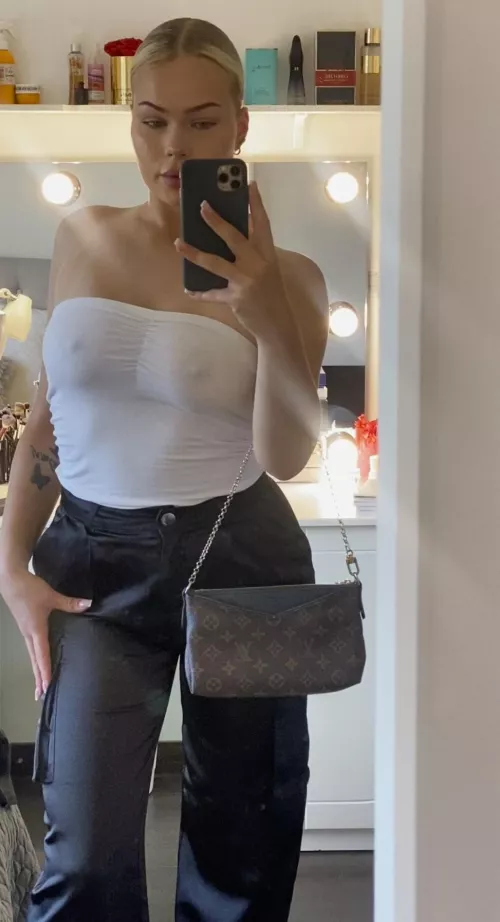 No bra for school drop off this morning