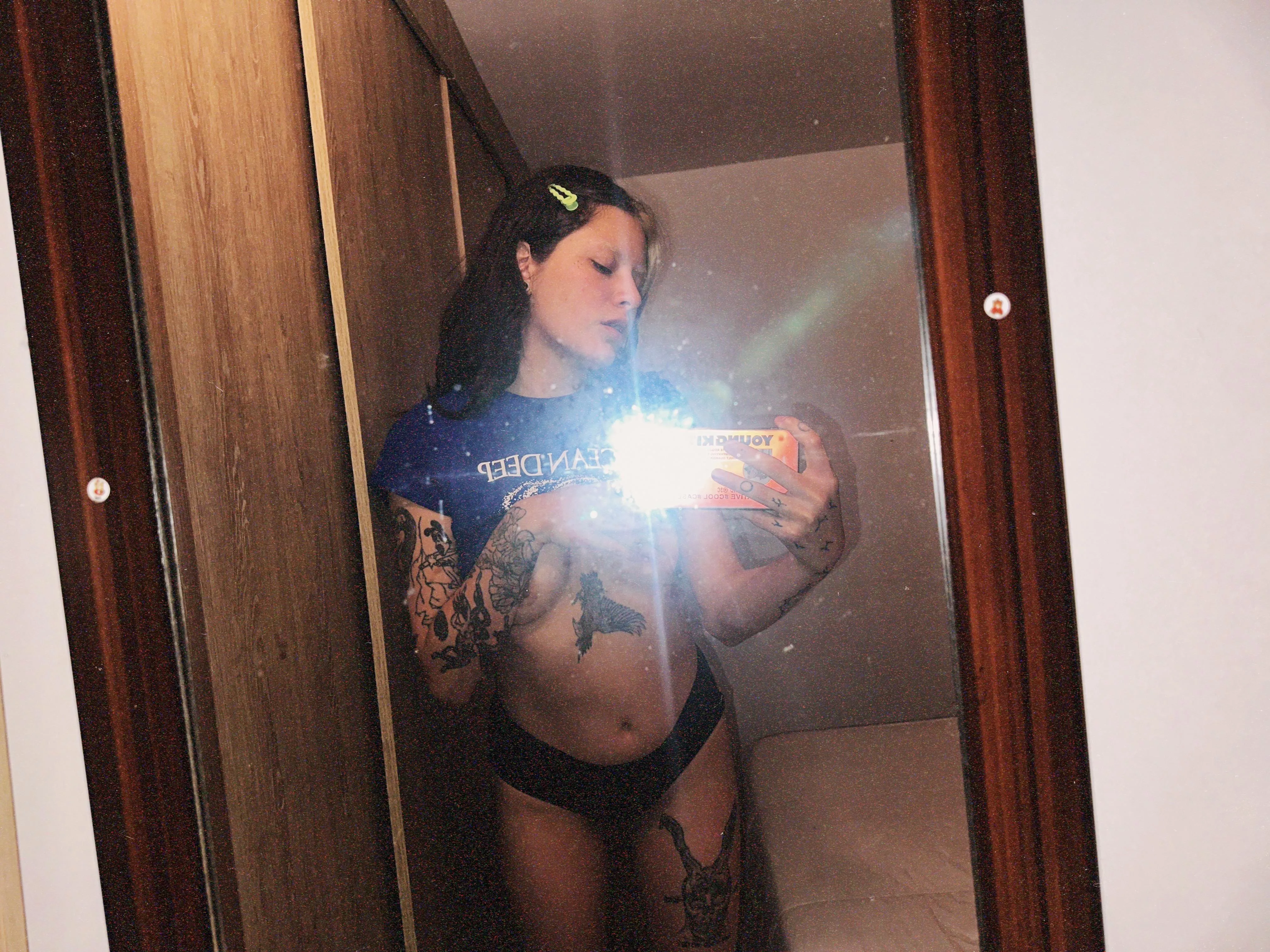 Press me against this mirror 