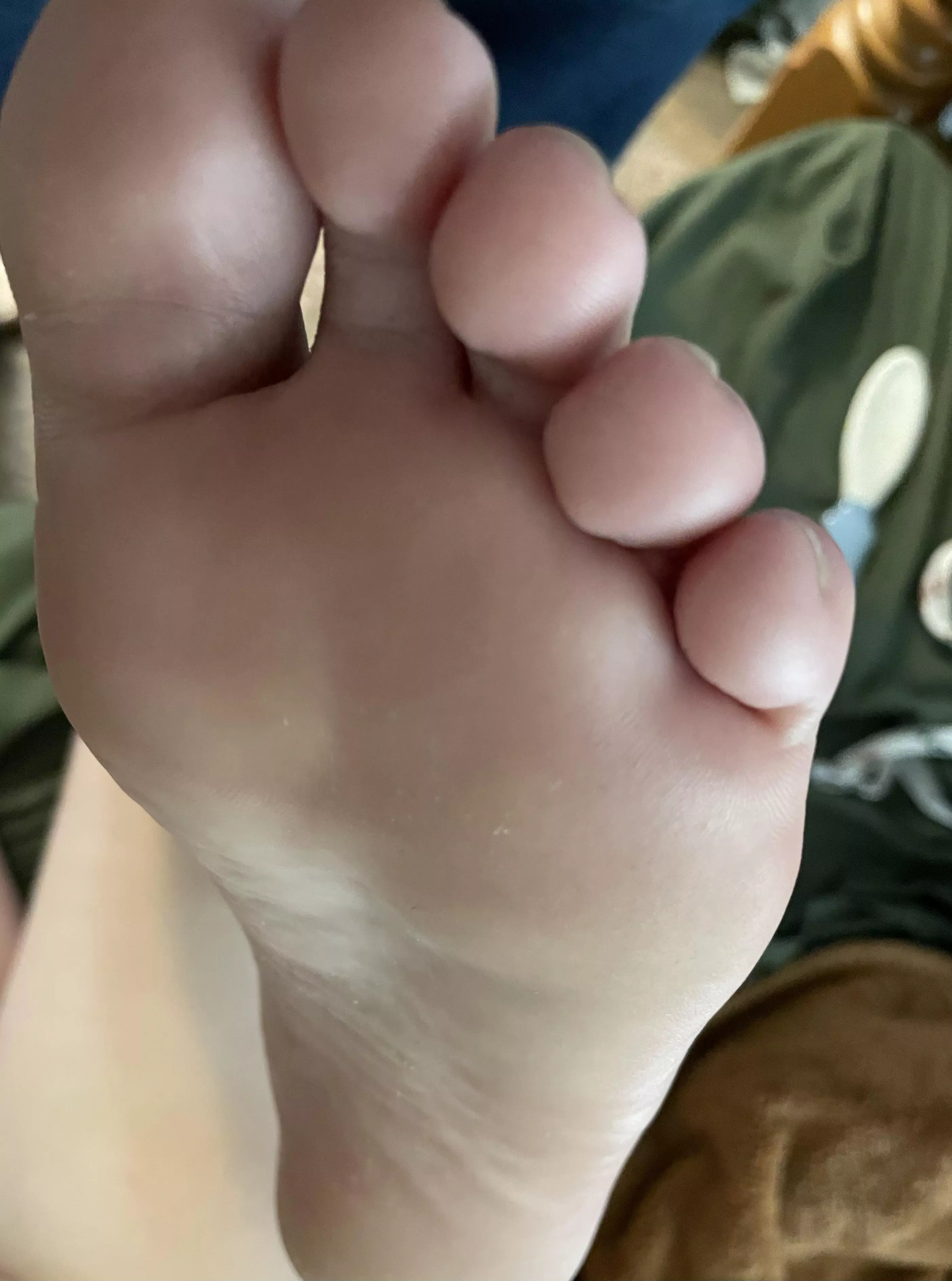 So close to my young toes, why don’t you give them a smell, they’re great 