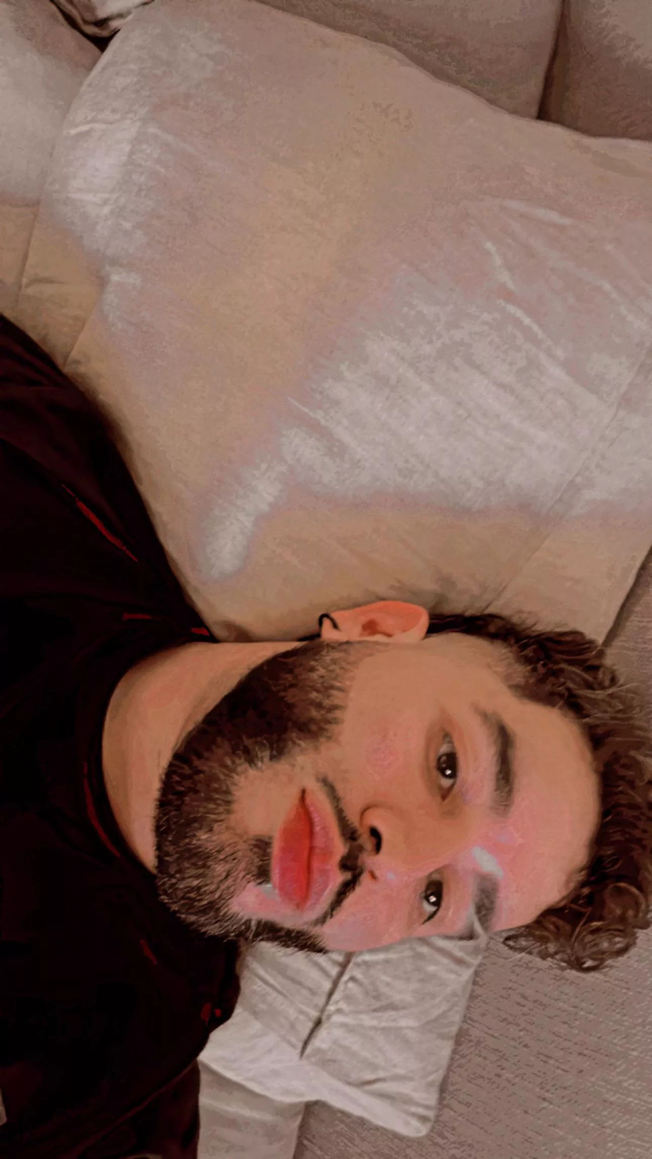 Someone play with me 🥺