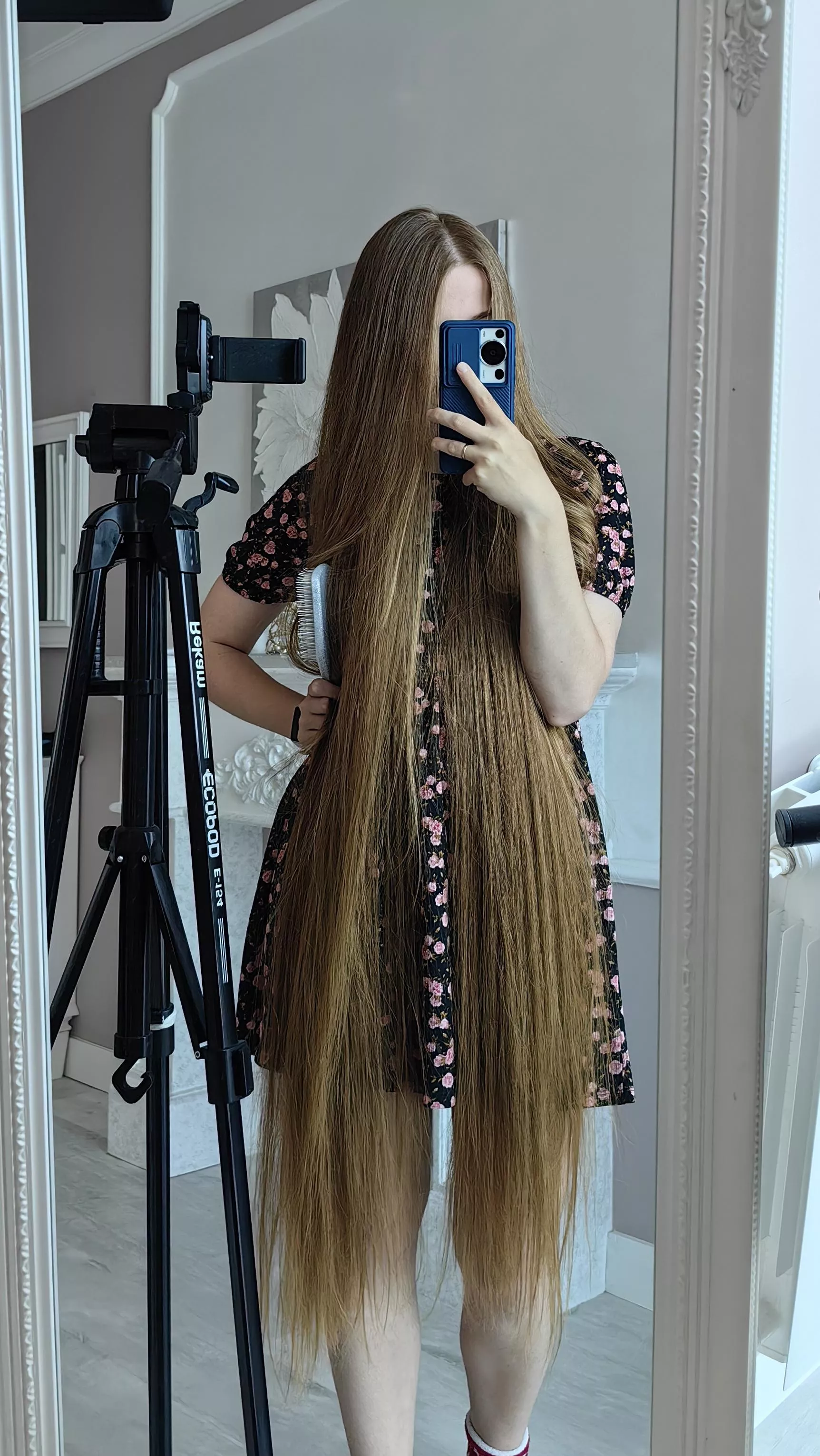 The next goal is to grow to the floor level😅✌️ The longer the hair, the more spectacular