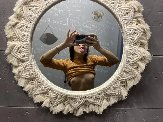 There is poor ventilation in the coffee toilet, it gets too hot