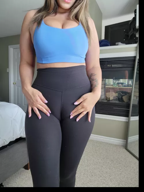 this is why this teacher gets laid by the dads in the neighborhood