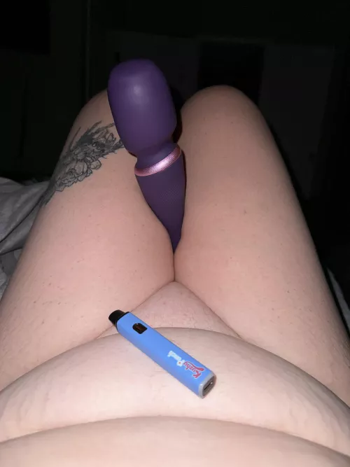 Vape and vibe (f) 😏