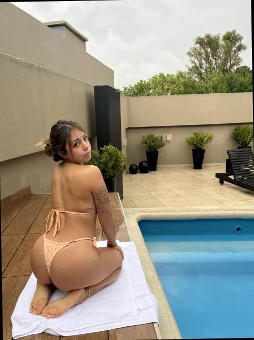 What to play with my small body by the pool?