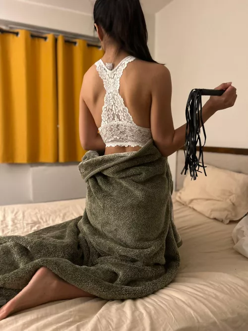 Your slut is ready for whipping daddy 