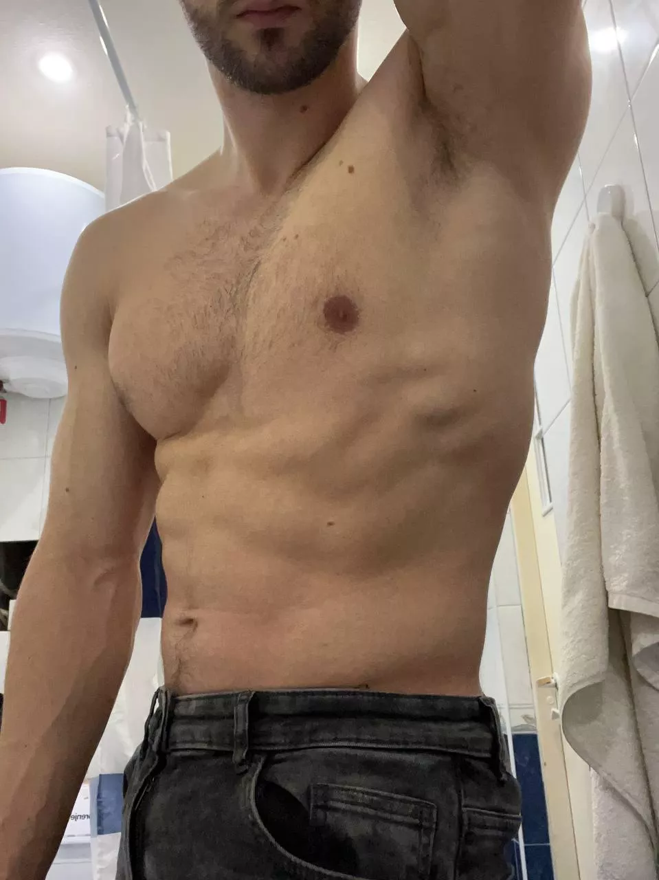 Ahi wants to smell my armpits?