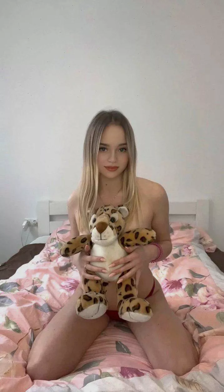 Petite fuck doll expert in giving pleasure