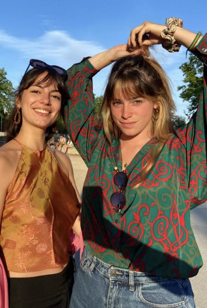 [2] Which one are you banging ?