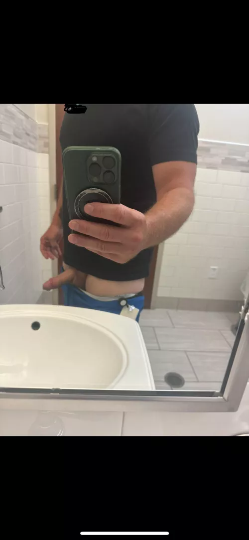 [41] Dads can take bathroom work selfies too ;)