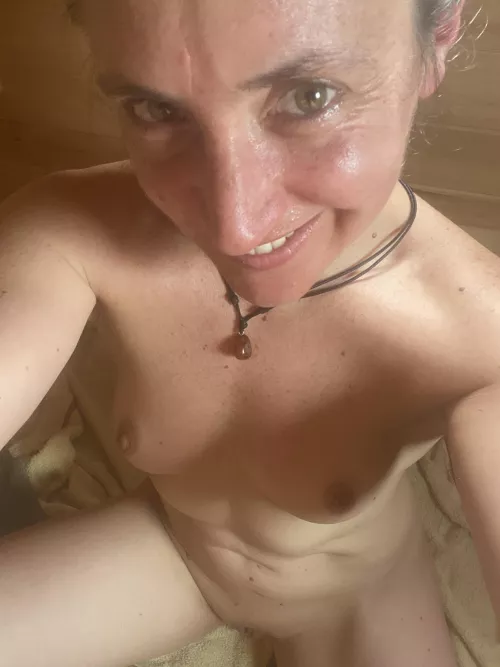 Come and join me in the sauna 🔥