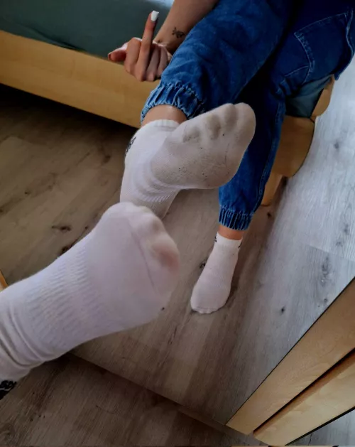 Dirty white socks (f)