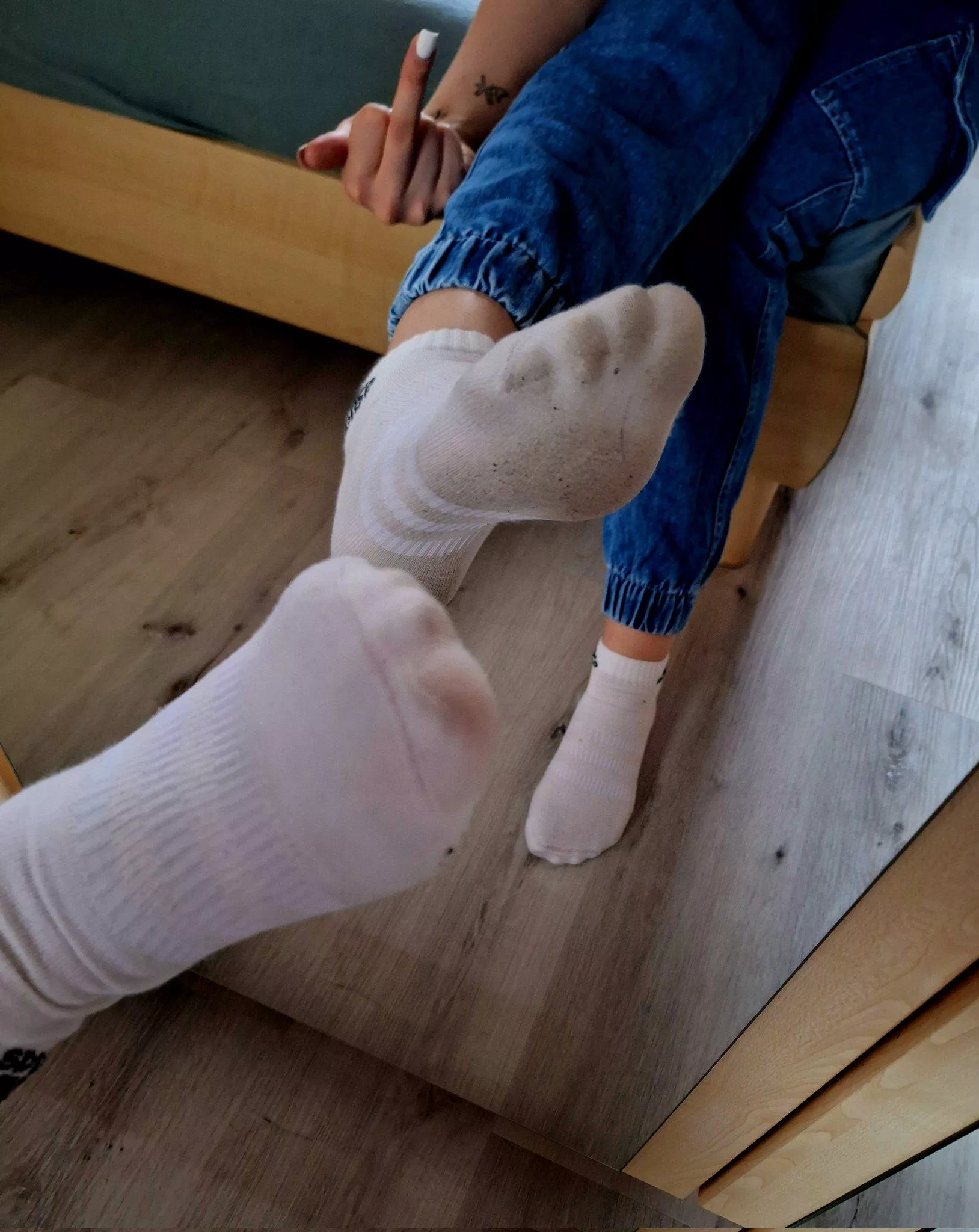 Dirty white socks (f)
