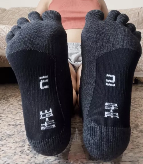 How long would you last if I gave you a footjob with these socks 🤭