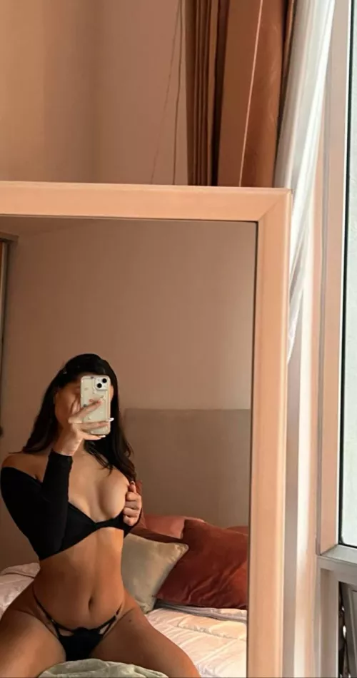 i am your new favorite pale latina baby, wanna have some fun?