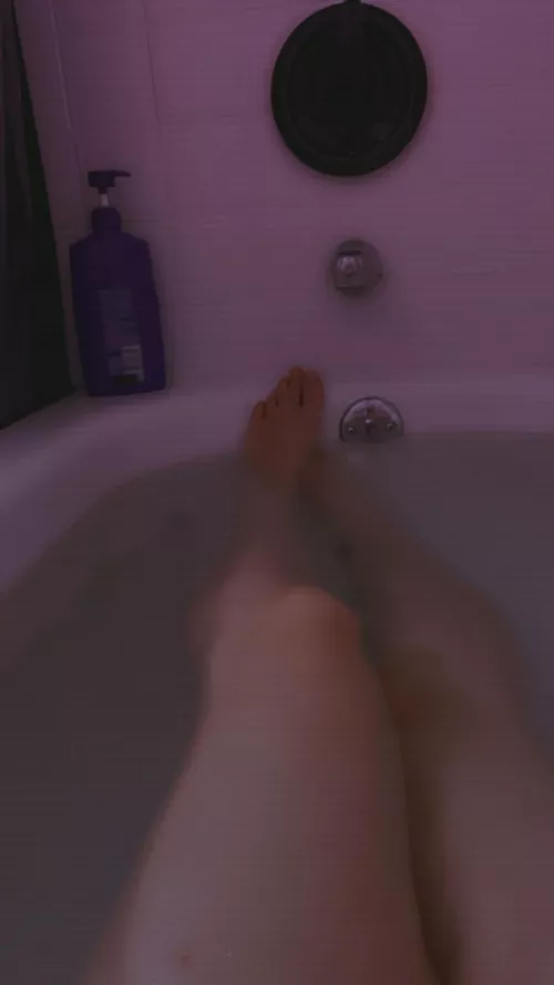 I possess some striking legs 🥰👣