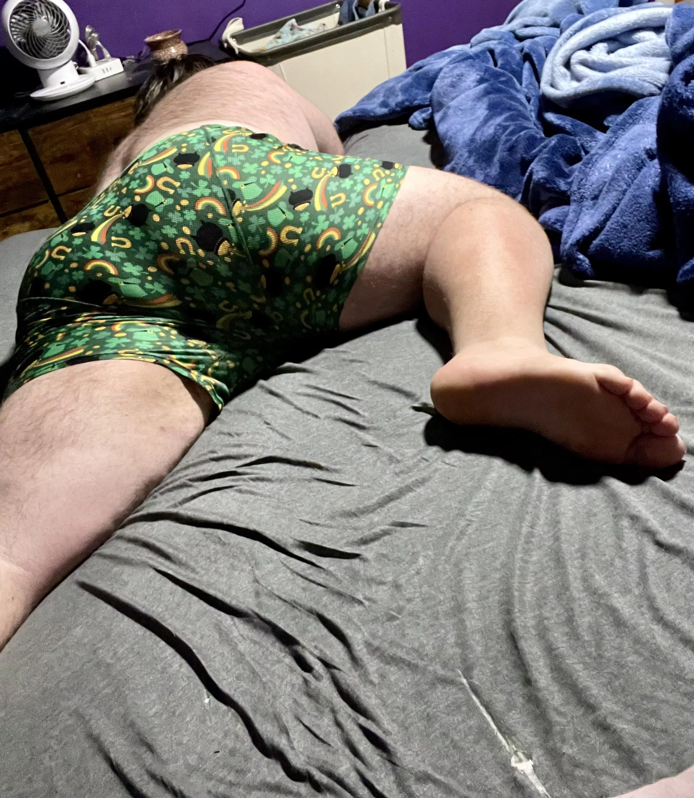 Just laying and waiting for someone to join(31)