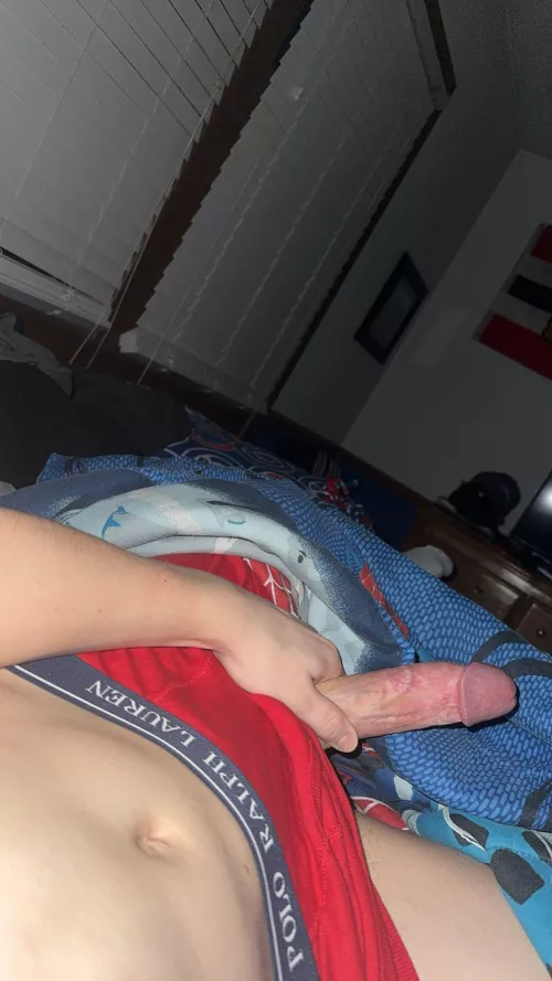 (m) 23 terrible pic but horny…