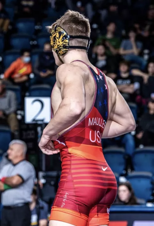 nike swoosh placed well