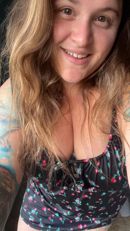 Sunday funday with this sexy tatted BBW stoner!