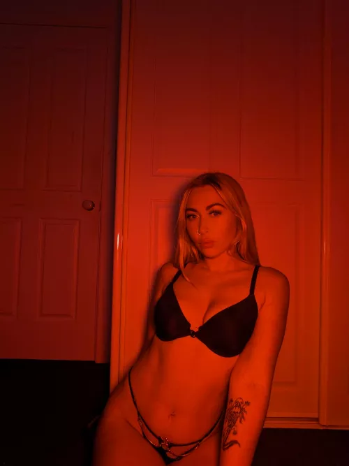 Which song are we listen to while you choke me x