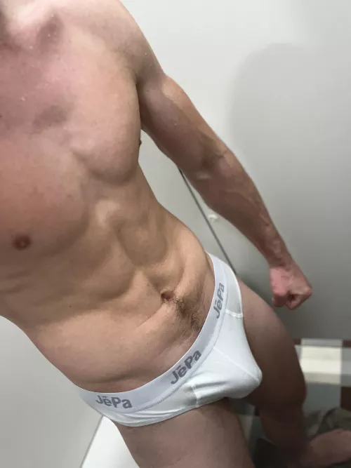 You like my Bulge? a bit cold after Swimming 🏊😏