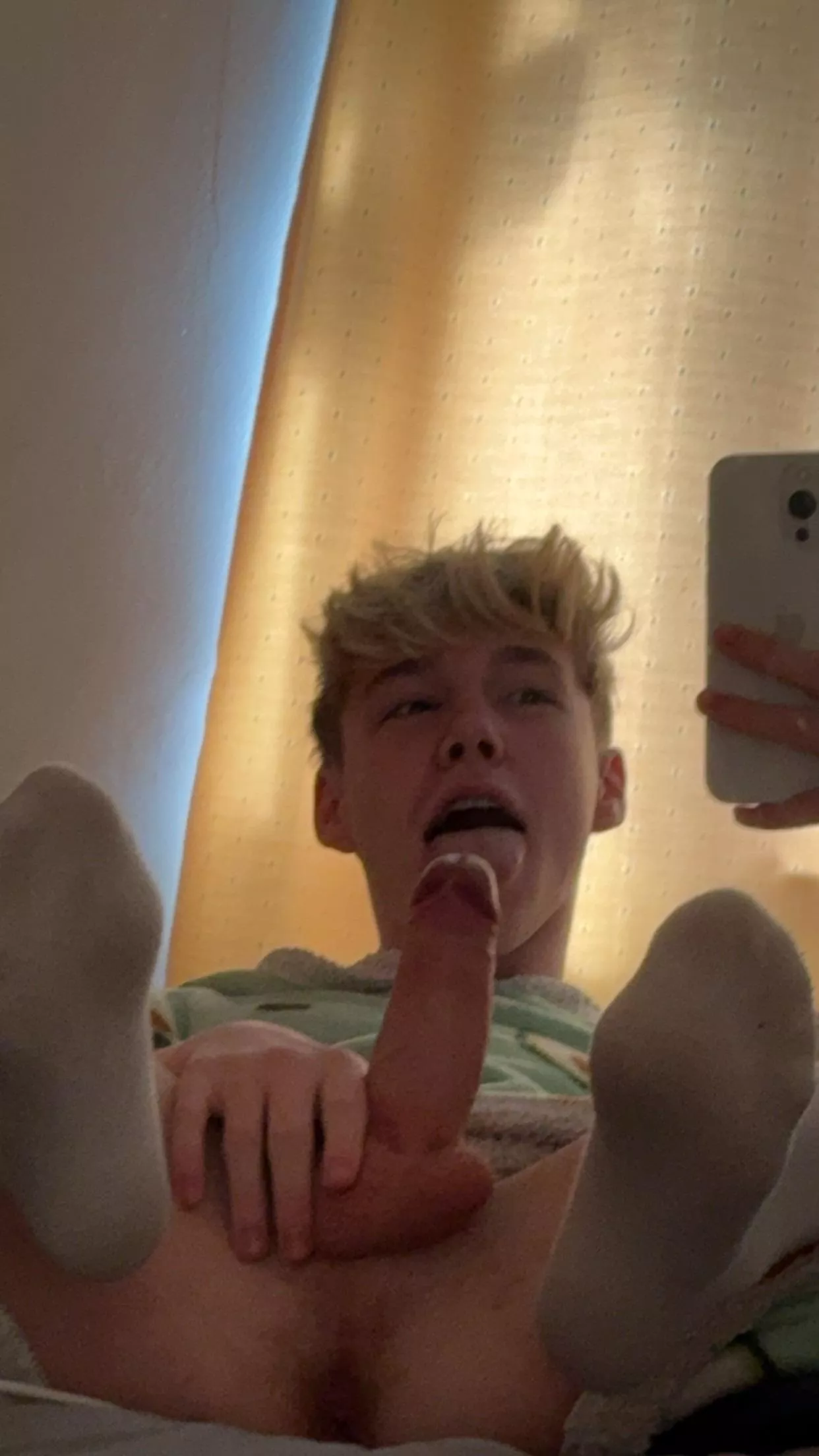 come lick it for me 👅😈