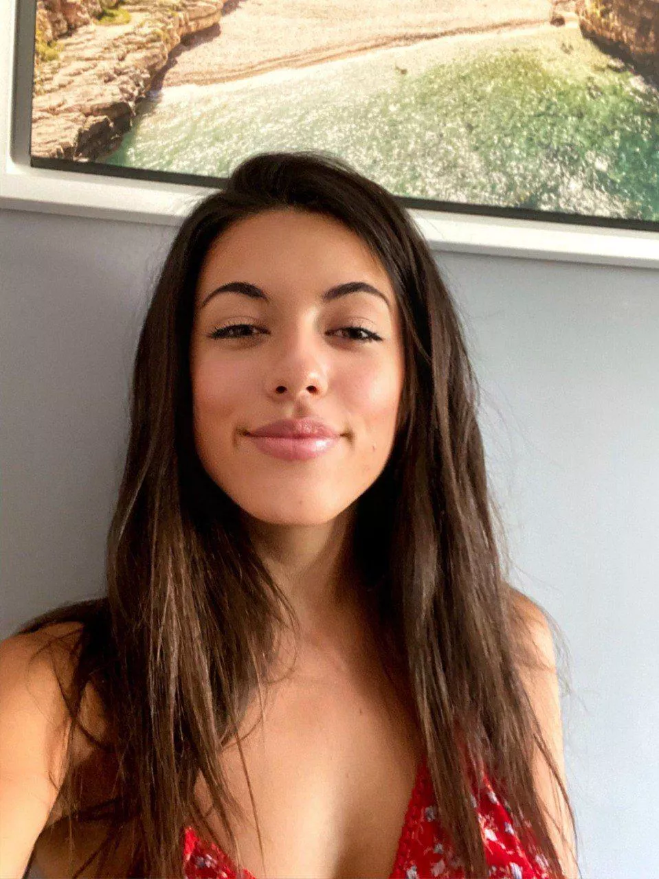 dark hair, red shirt, feeling flirty and mischievous today F19