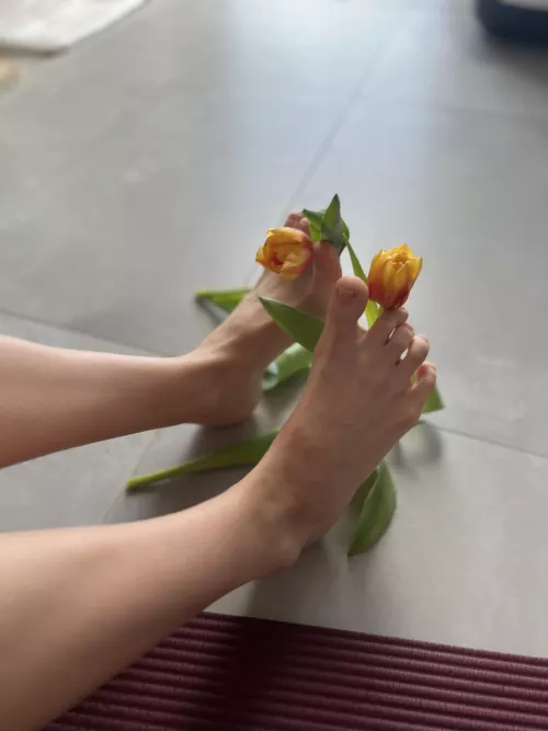 do u give girls flowers 