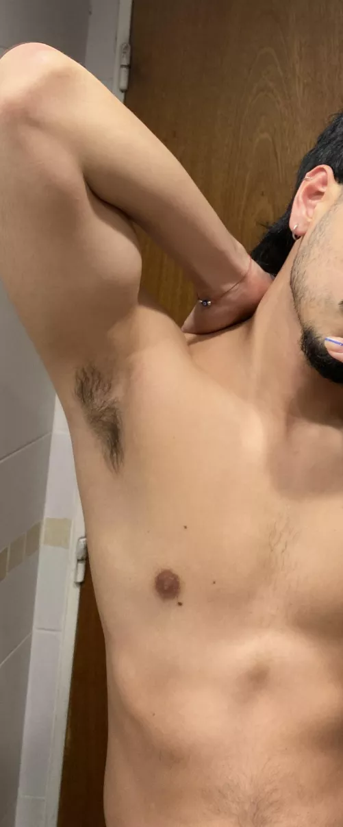 Do you think my pits are hot?