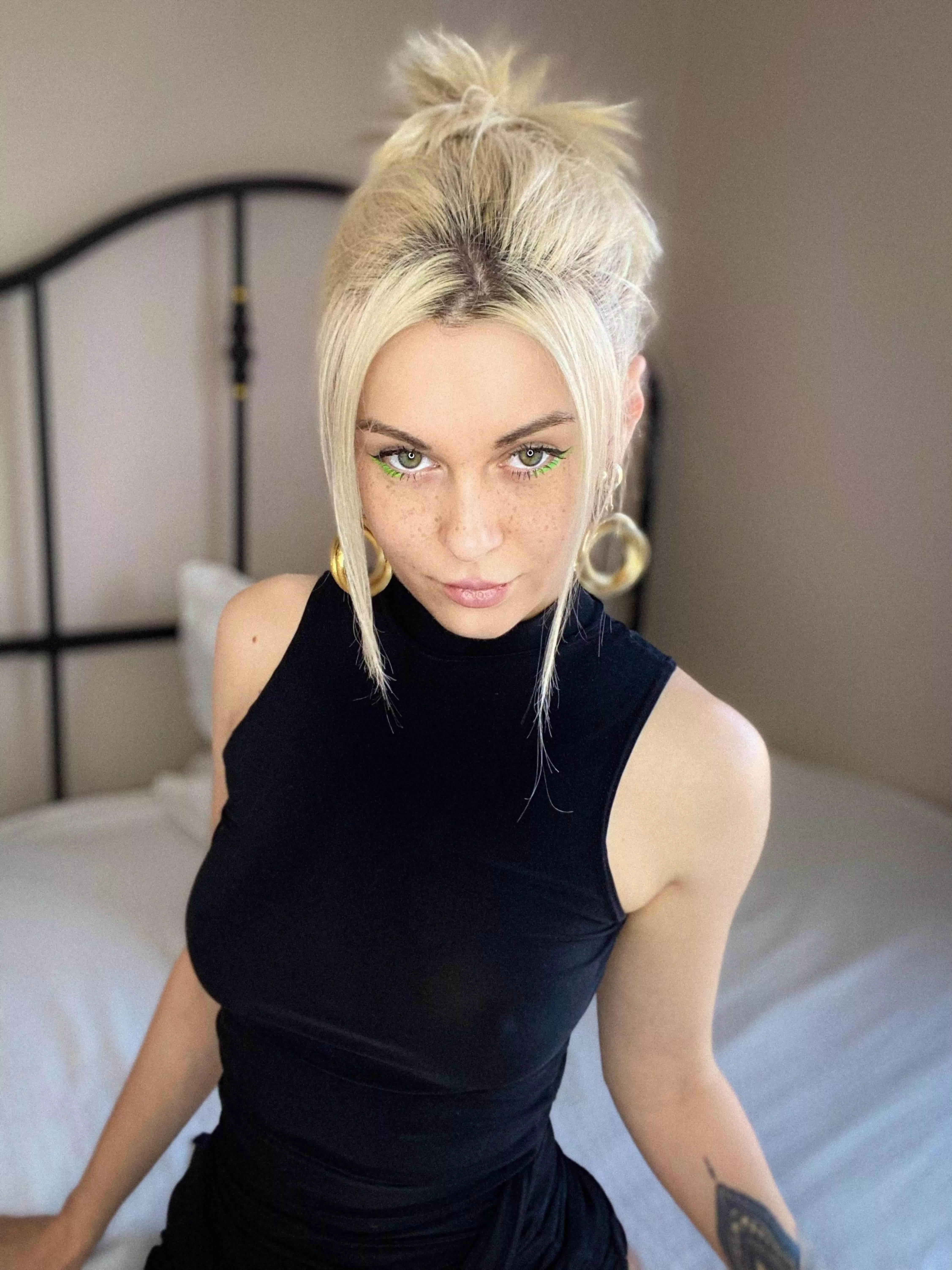 Fun fact: I love when guys stare at my boobs