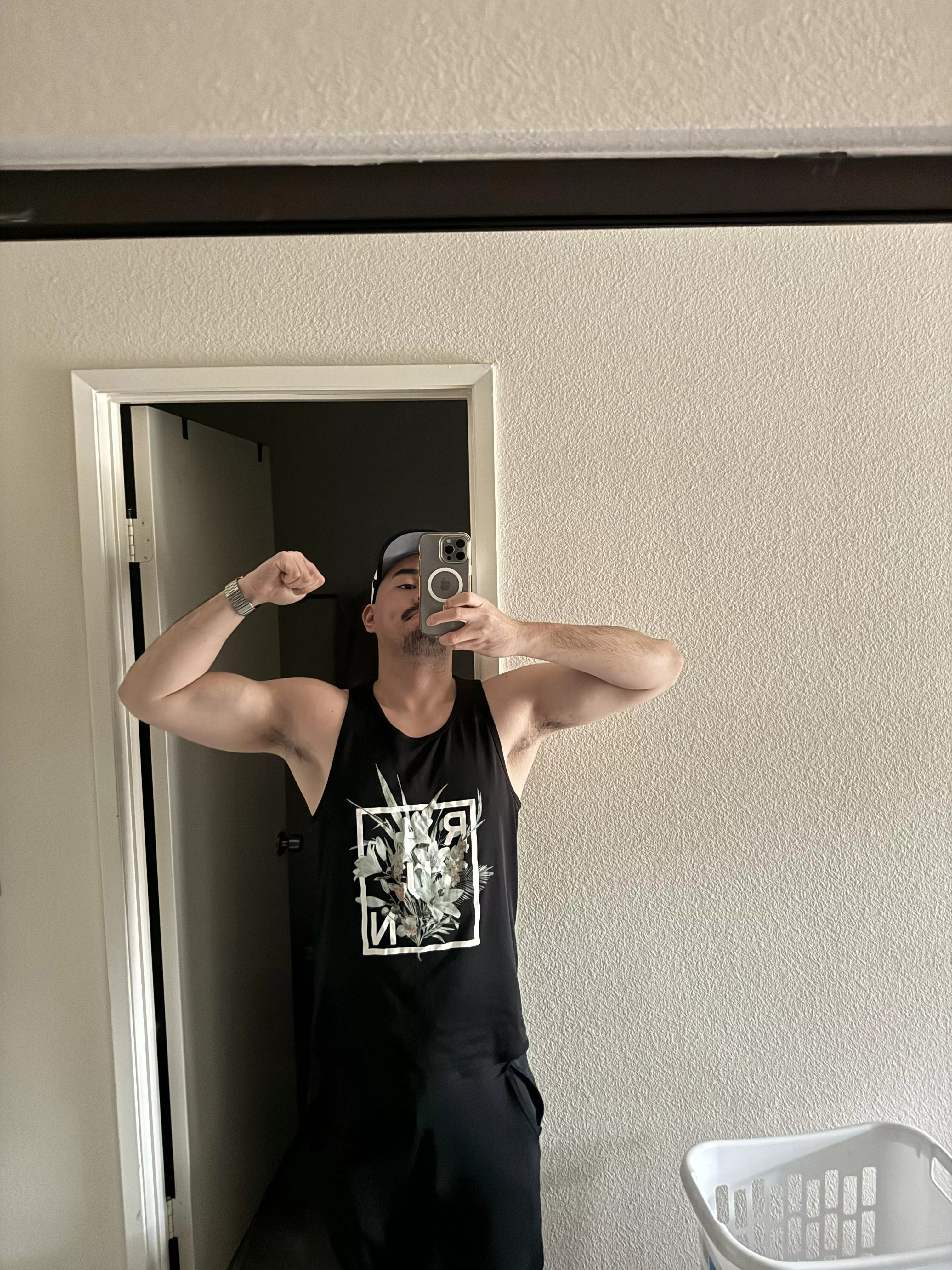 How’s everyone’s Monday going? 💪 