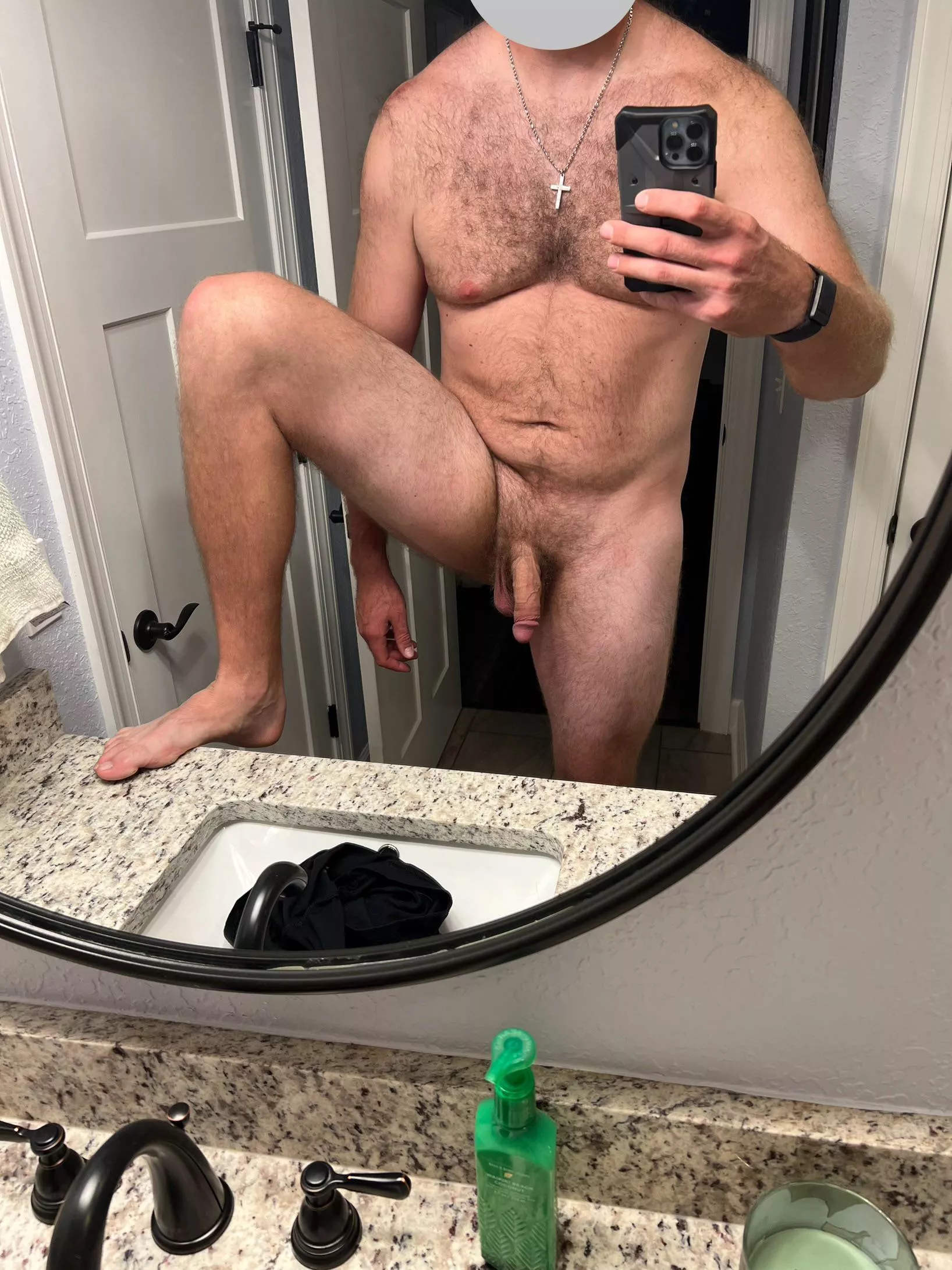 How’s your Monday going? (31) 6’10”