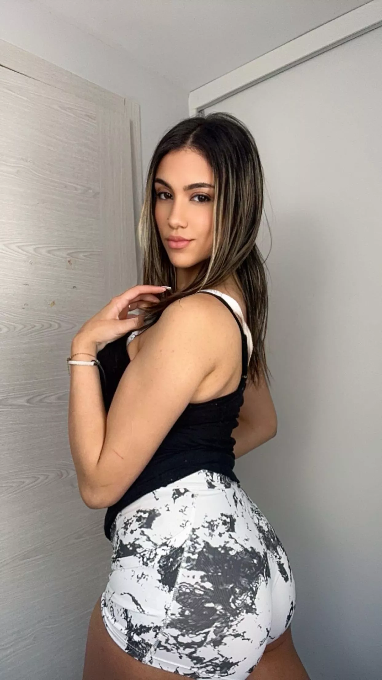 I know I'm clothed... but does my fav gym outfit look convincing to you??