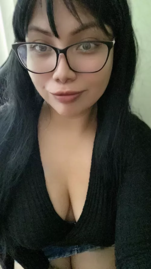 I love when daddies stare at my boobs at school meetings 