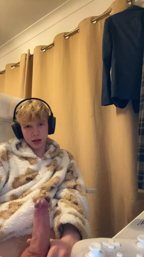 POV: i whip this out mid game 🎮🍆what you doing with it 😈