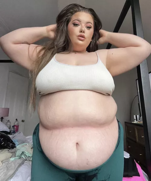 The hottest girls have the biggest bellies 