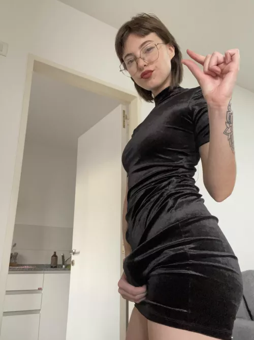 Would this cock be able to fit in your ass? 