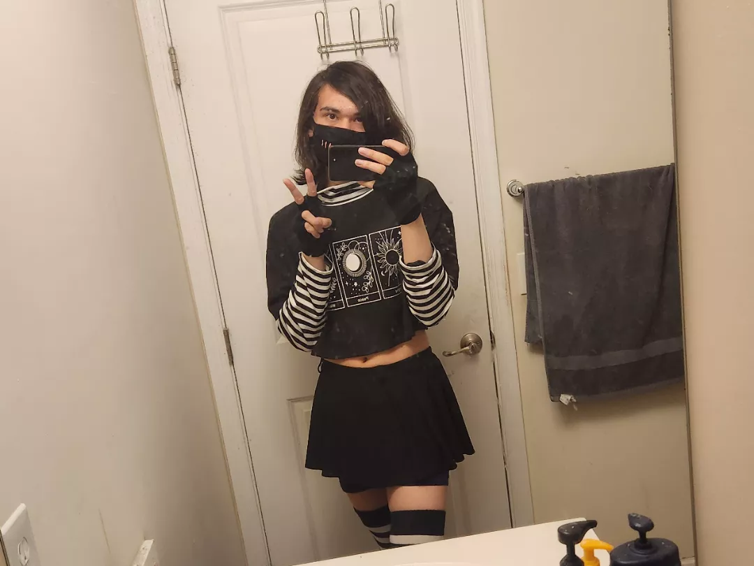 Got a new top and mask! Hope it looks cute! ✨️✨️
