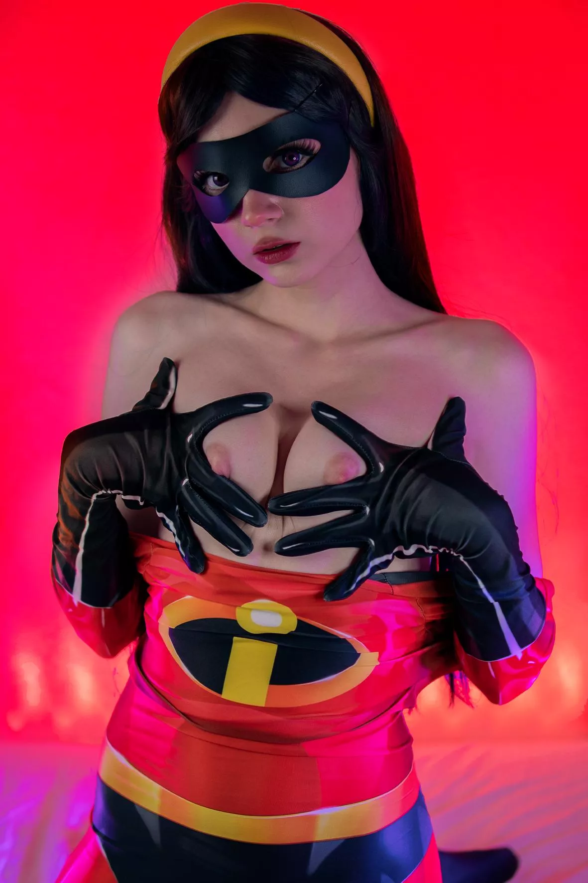 grown up Violet Parr [The Incredibles] (Ave Ria)
