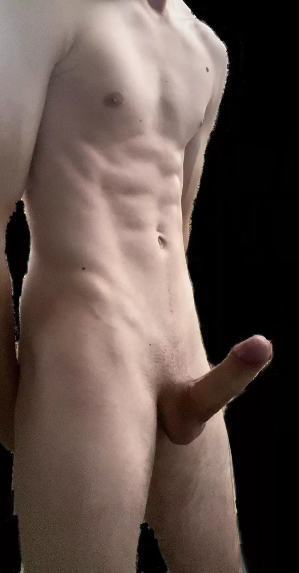 How a 7 x 6” dick looks on a 21 yo 6’3 frame 😈🫣