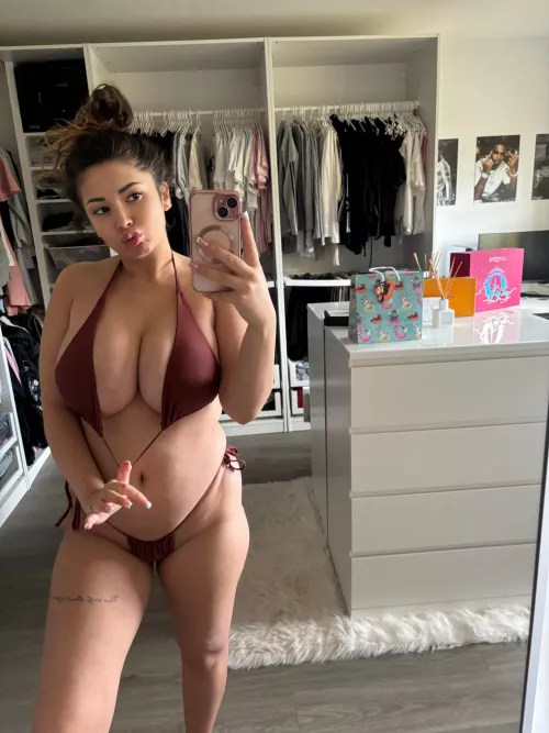 Latina teen with E cups <3 (F19)