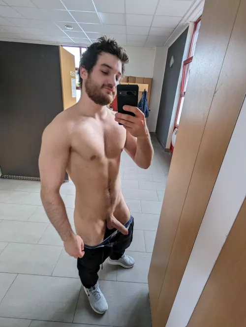 Risky in lockerrom today