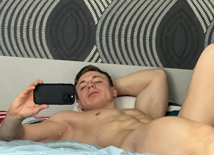 Showing again my smooth armpits 😅😏💪