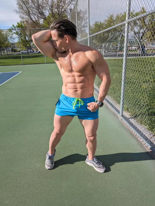 Sniffin my armpits after tennis. Wanna sniff?