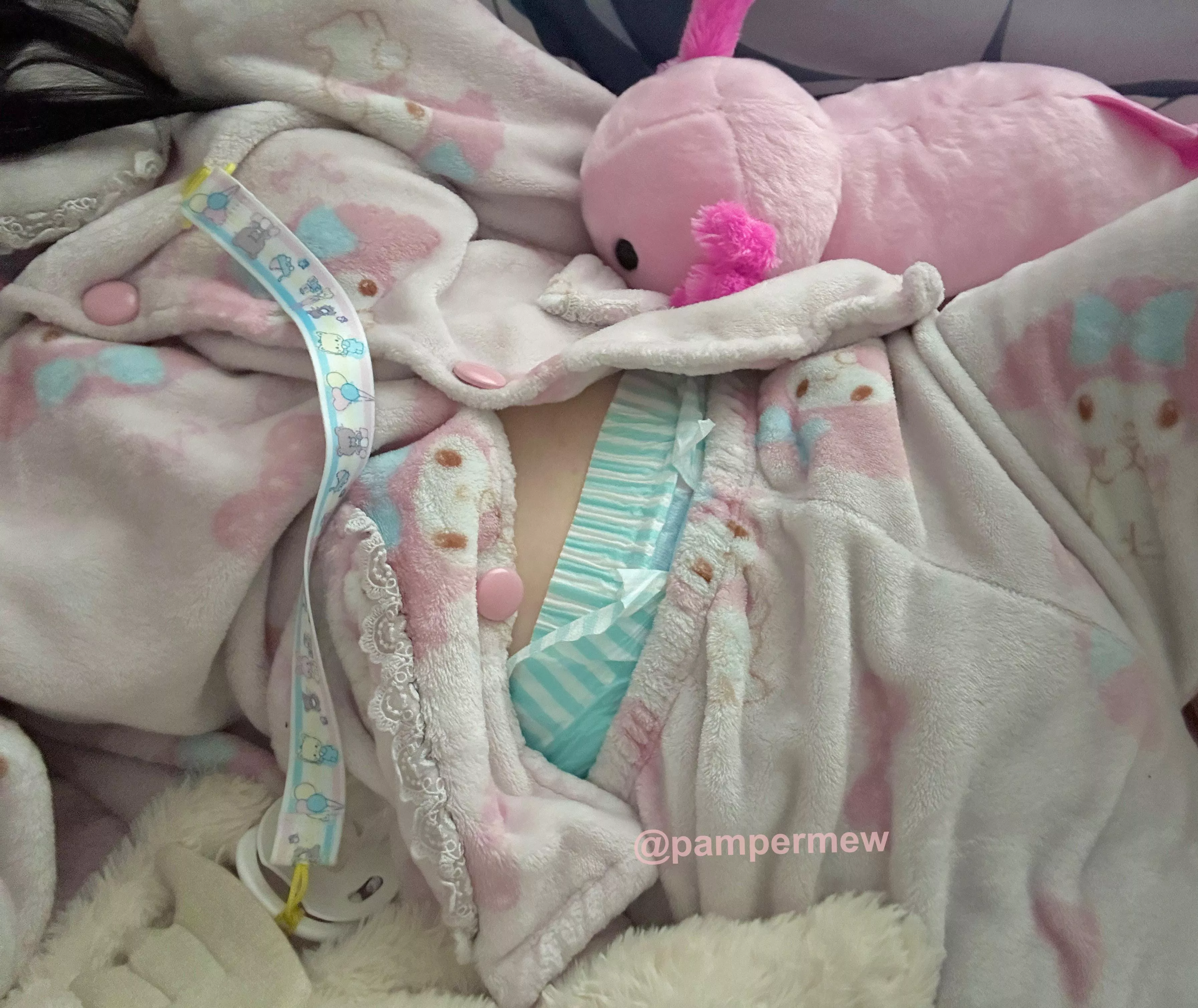 waistband peekage >w<