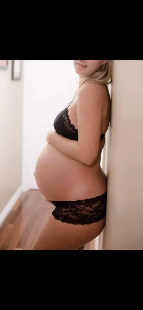 Who thinks preggos look best in black lingerie?