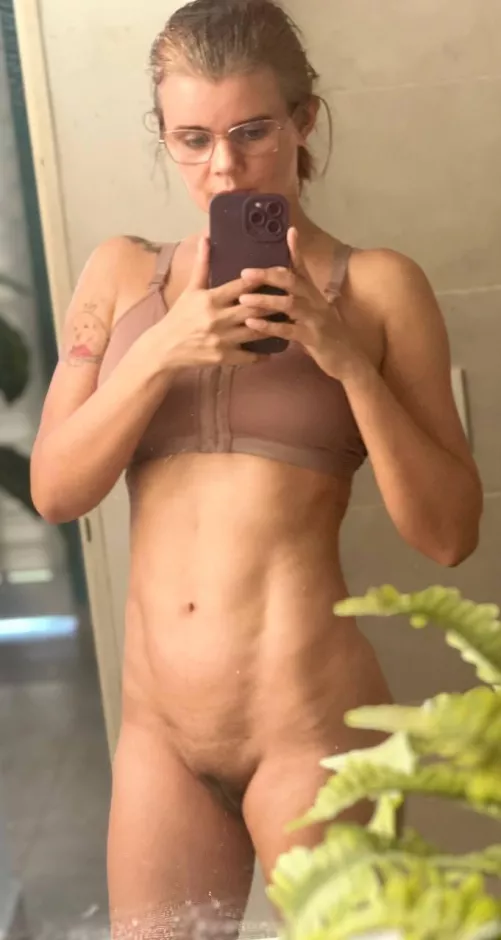 Would you risk fucking your best friend's mom, yes or no? F59
