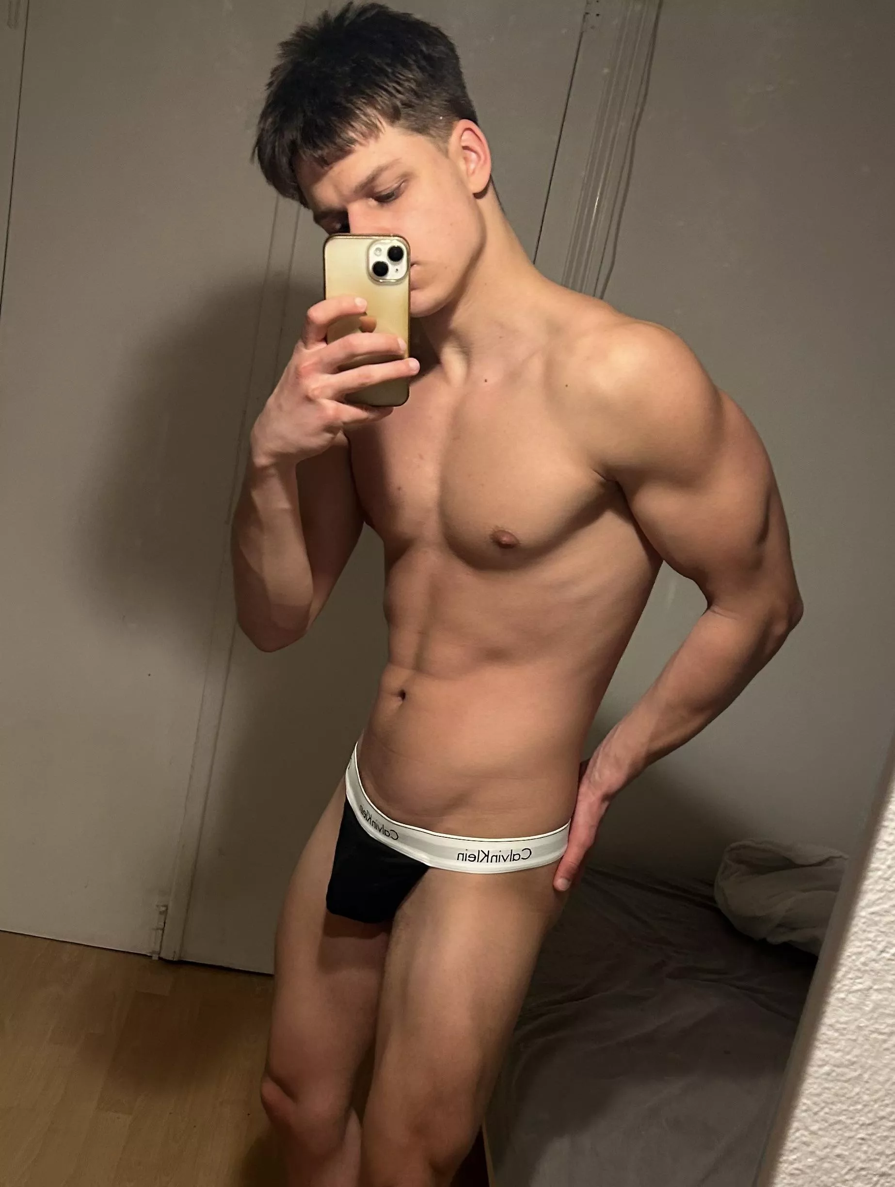 (19)Do you like black?